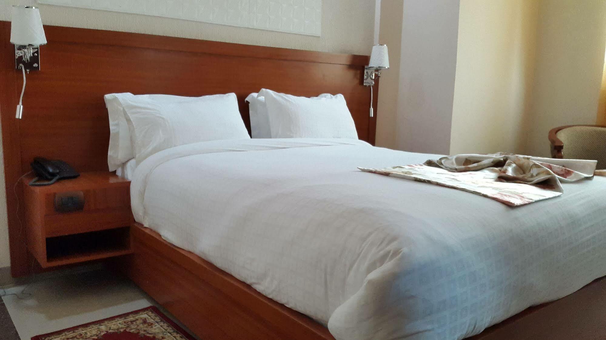 C Fun Addis Hotel Eksteriør billede
